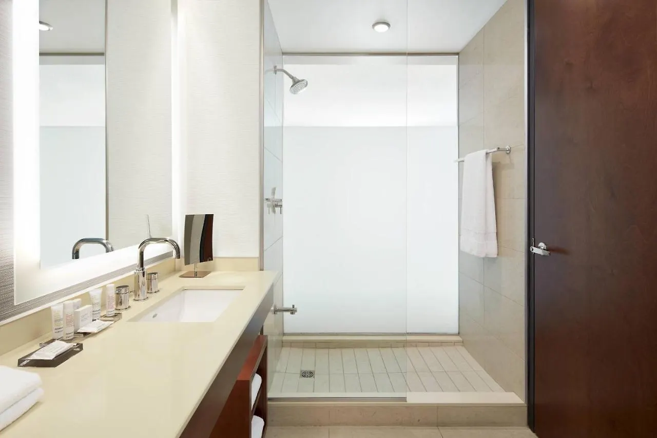 Marriott Montreal Airport In-Terminal Hotel Dorval 4*,  Canada