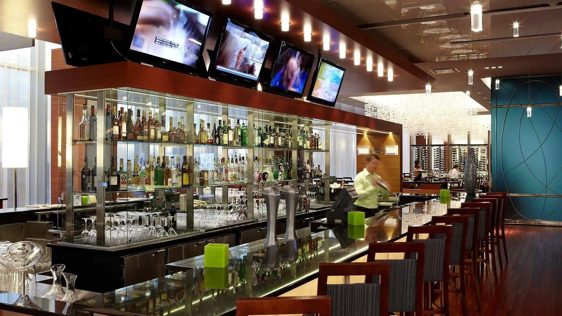 Marriott Montreal Airport In-Terminal Hotel Dorval 4*,