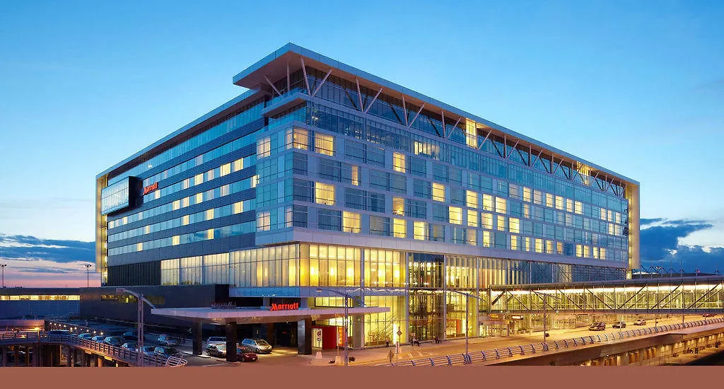 Marriott Montreal Airport In-Terminal Hotel Dorval 4*,