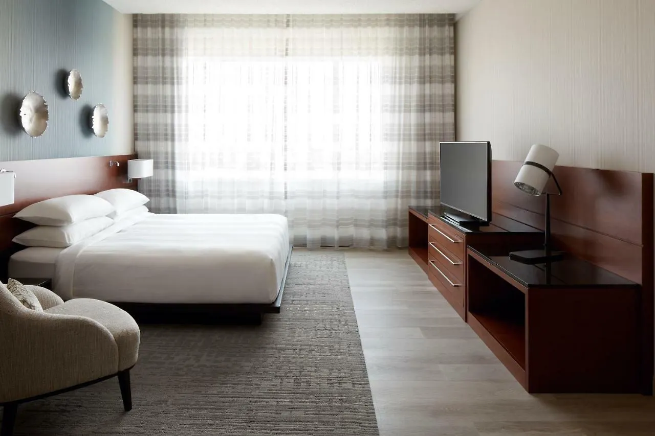 Marriott Montreal Airport In-Terminal Hotel Dorval 4*,