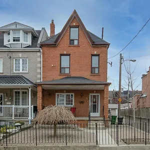 Very Cozy & Comfortable In Downtown Great Value! Toronto